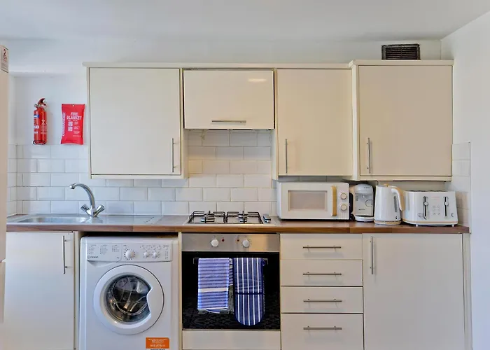 Imperial Corner House-Whitechapel Apartment