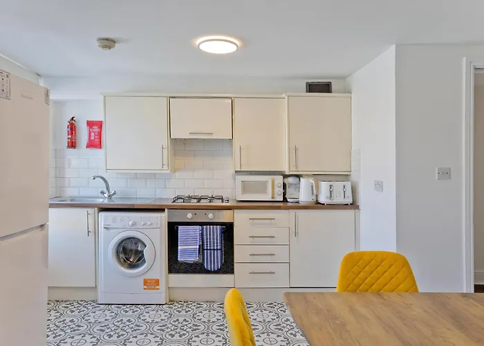 Imperial Corner House-Whitechapel Apartment